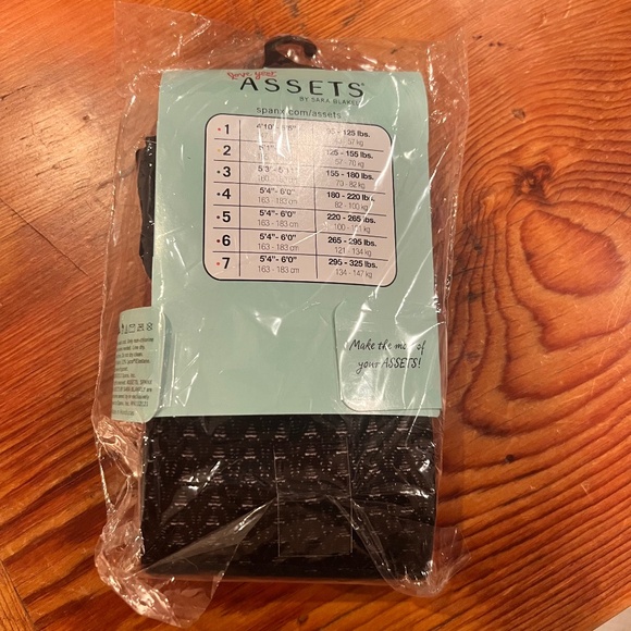 Spanx Love Your Assets Shaping Tights Size 3 (155-180#) Black Textured Pantyhose - Picture 2 of 2